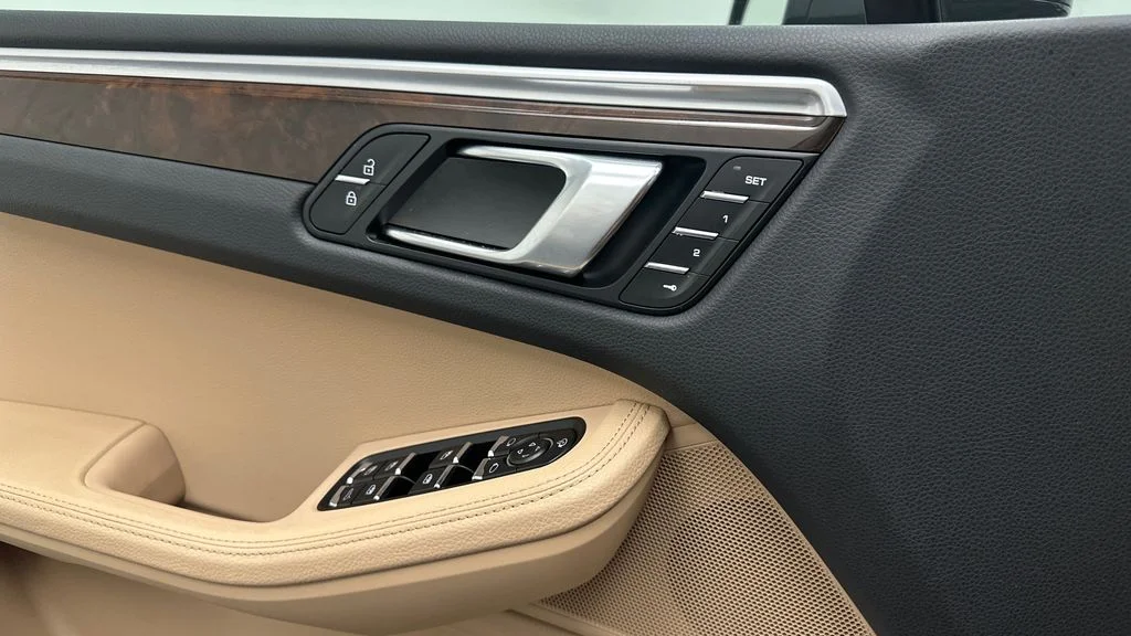 Used 2022 Black Porsche Base image 20