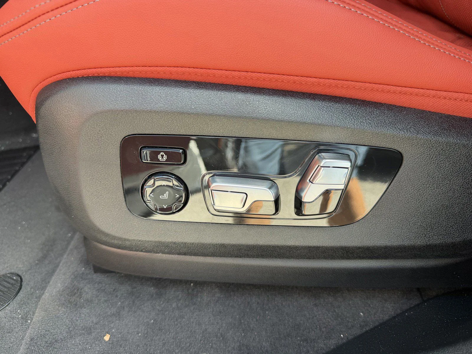 New 2026 Mineral White Metallic BMW Label image 25