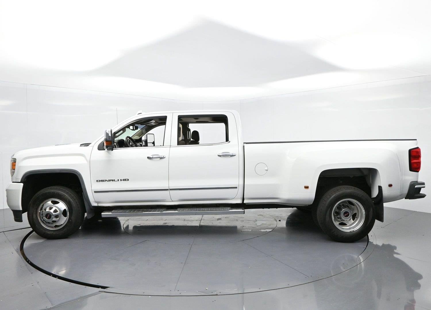 Used 2016 Summit White GMC Denali image 4
