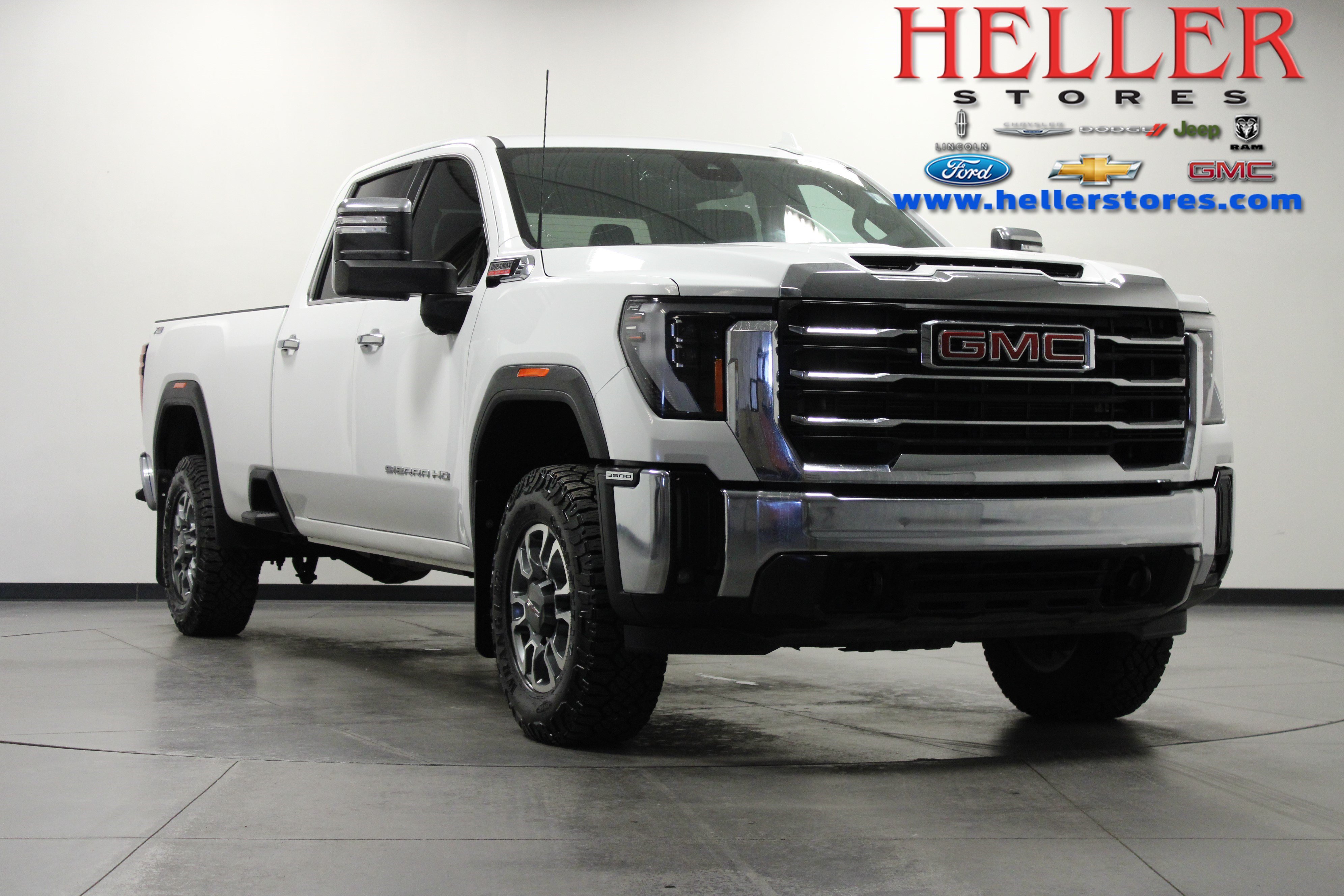 Used 2024 Summit White GMC SLT image 1
