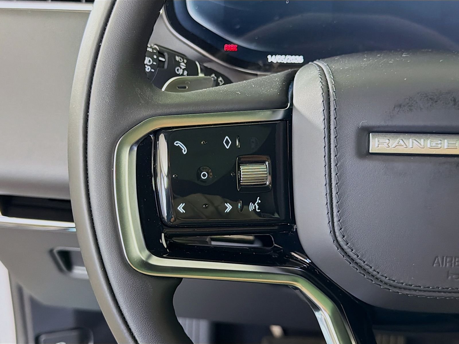 New 2026 Borasco Grey Land Rover SE image 12
