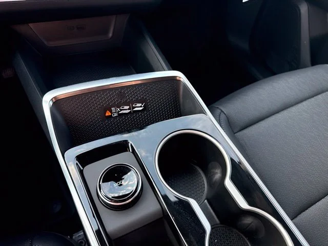 New 2027 Summit White Chevrolet LT image 24
