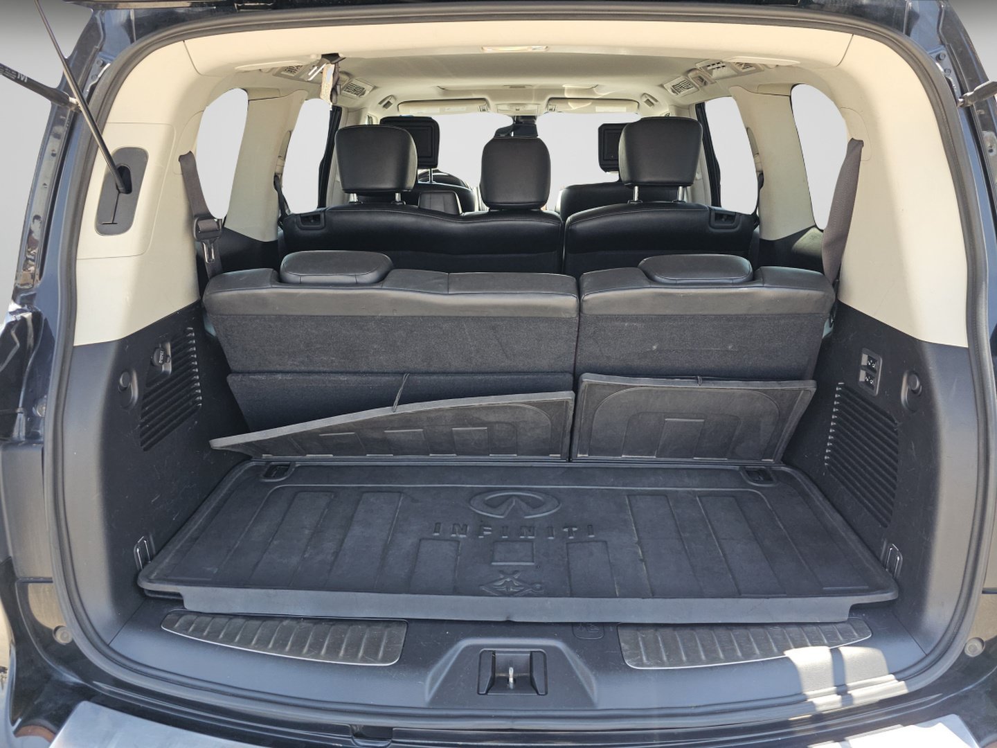 Used 2015 Black Obsidian INFINITI Base image 28