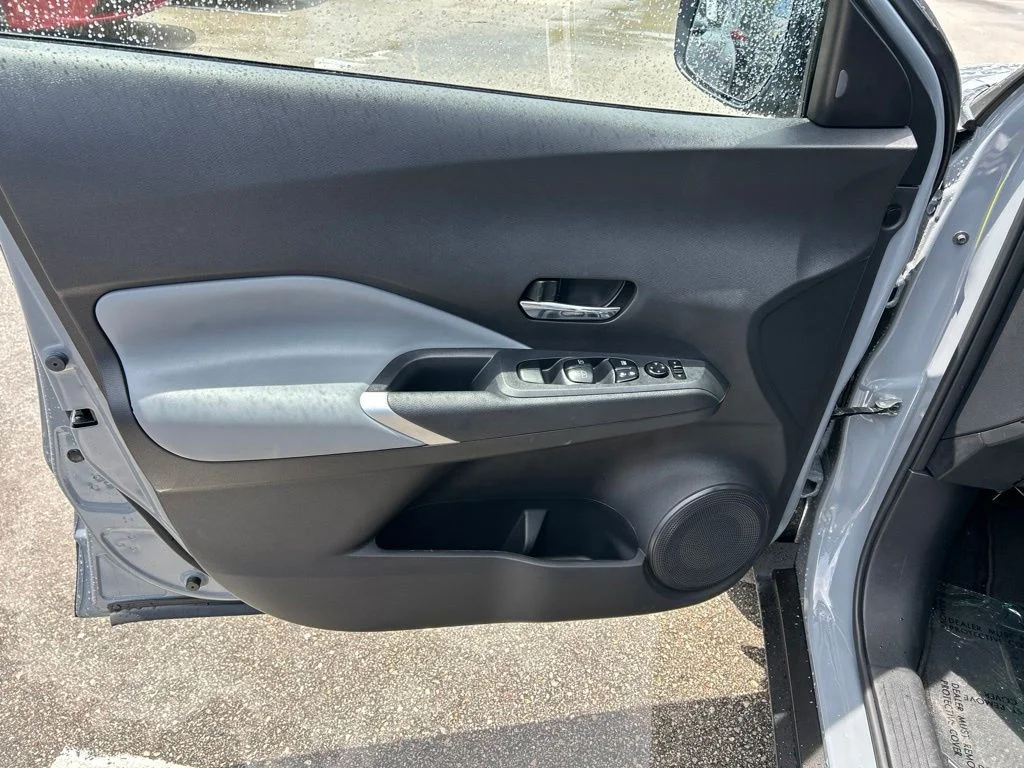 Used 2024 Boulder Gray Metallic Nissan SR image 18