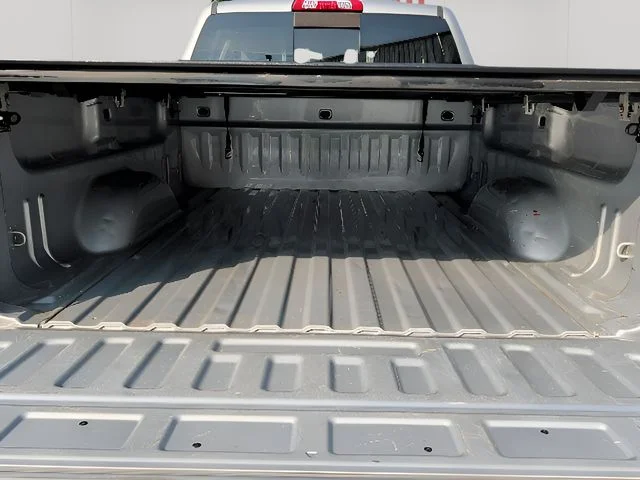 Used 2015 Silver GMC SLT image 8