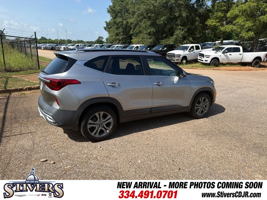 Used 2022 Gray Kia S image 6