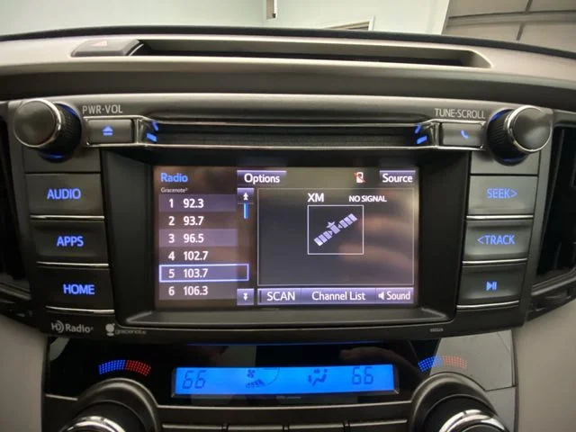Used 2014 Silver Toyota XLE image 16