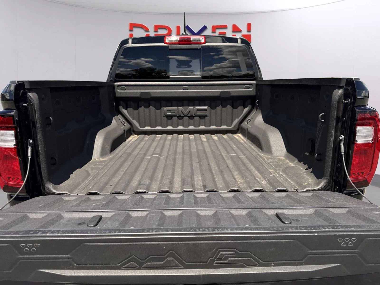 Used 2026 Onyx Black GMC AT4 image 32