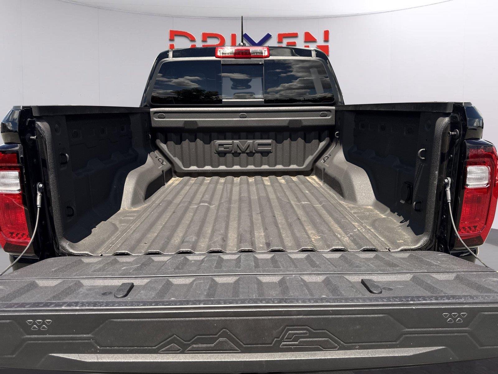 Used 2026 Onyx Black GMC AT4 image 32