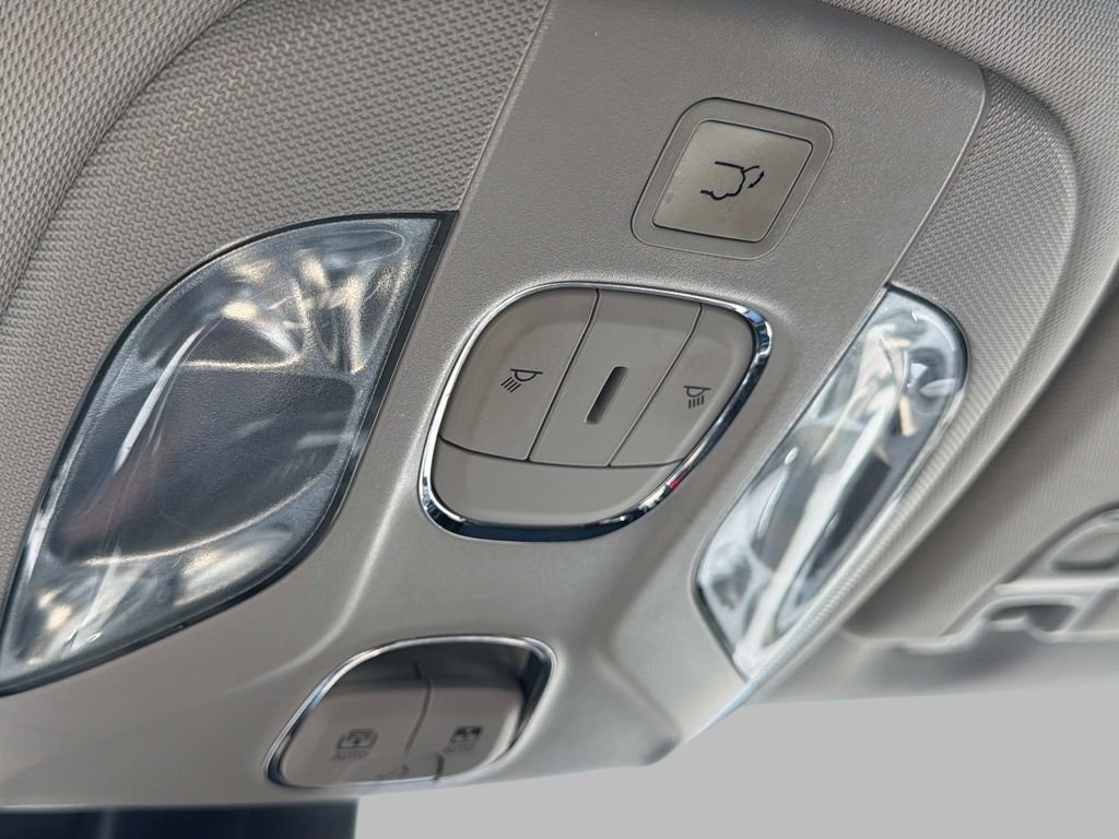 Used 2022 Black Jeep Latitude Lux image 33