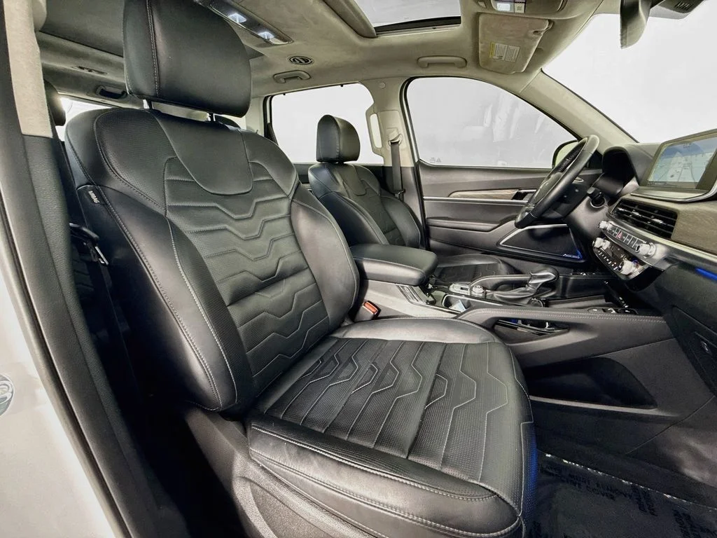 Used 2022 White Kia SX image 30