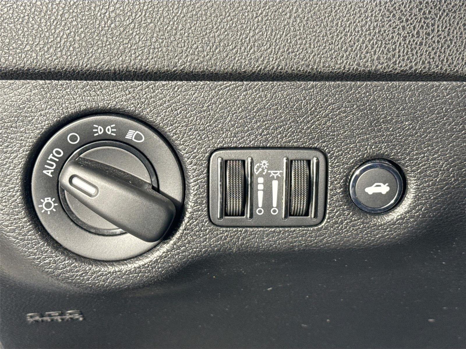 Used 2021 Frostbite Dodge SXT image 12
