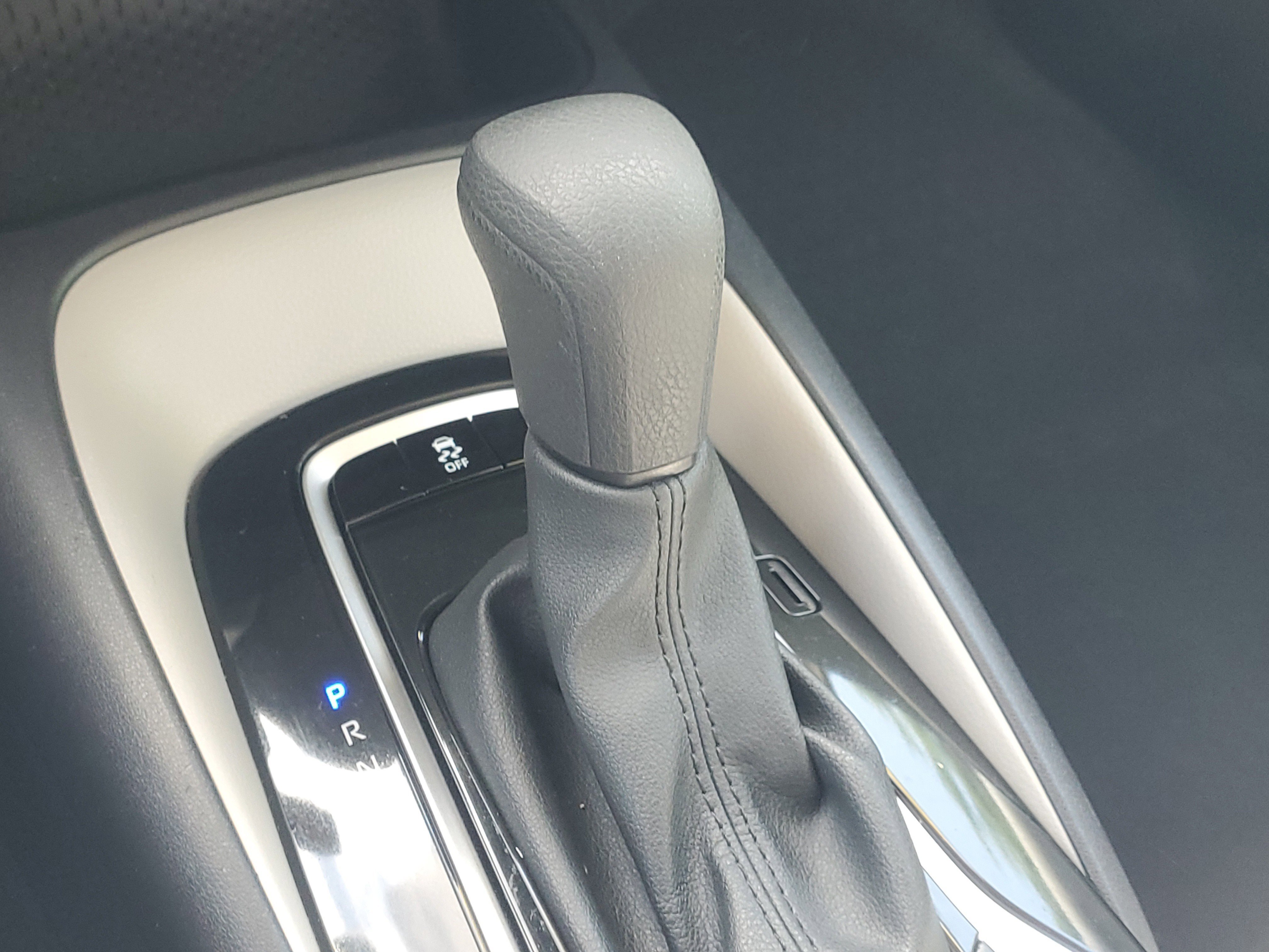 Certified Used 2025 Classic Silver Metallic Toyota LE image 29