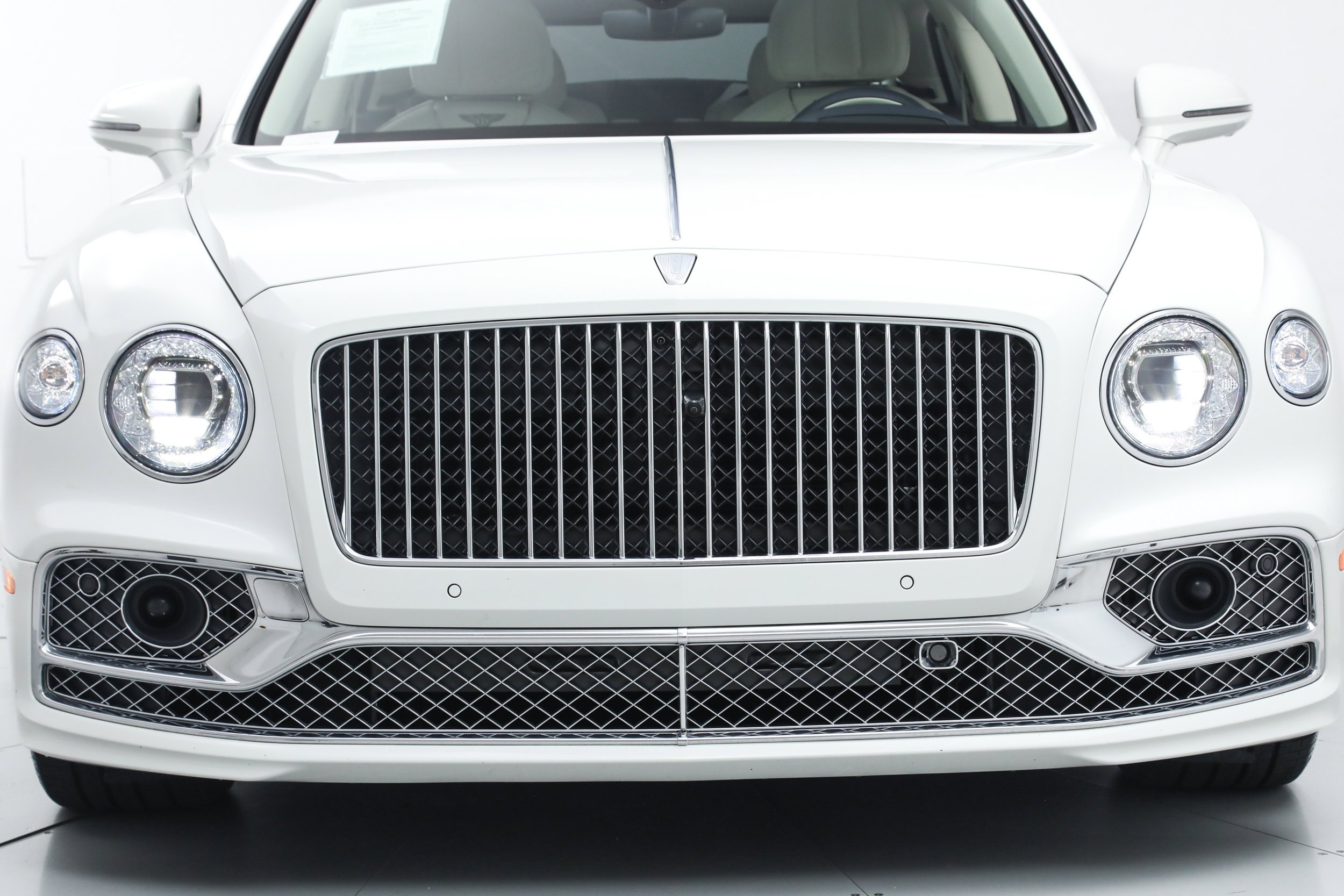 Used 2022 White Bentley  image 9