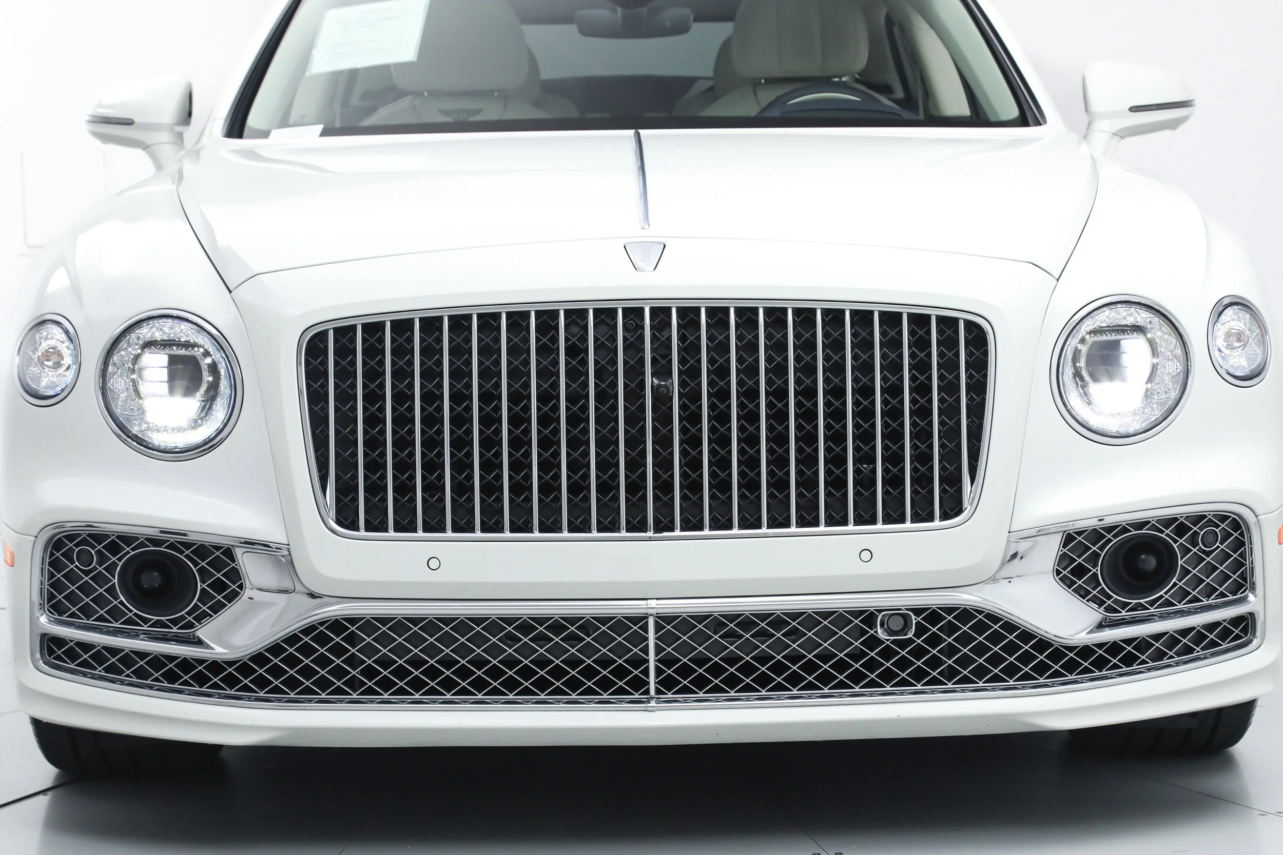 Used 2022 White Bentley  image 9