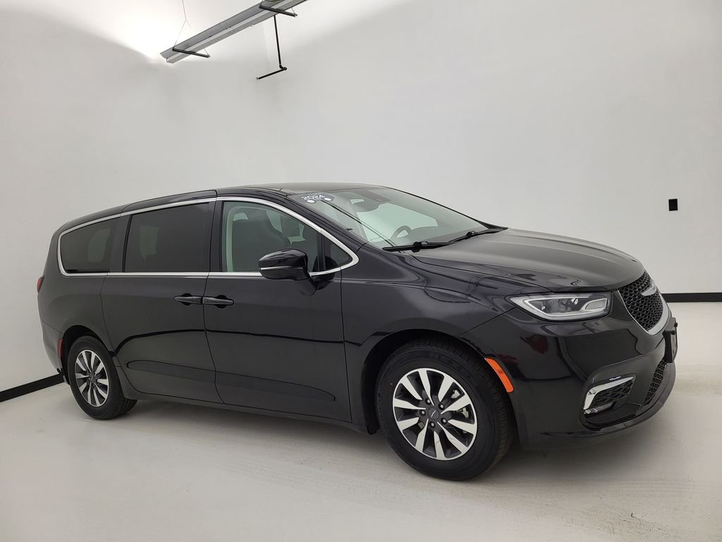 2024 Chrysler Pacifica PHEV