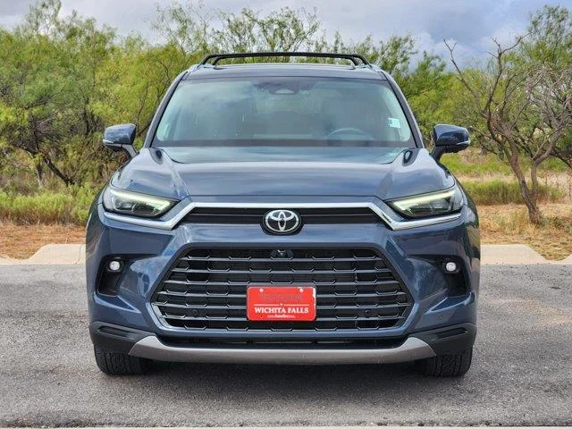 Used 2025 Storm Cloud Toyota Limited Front-Wheel Drive image 2