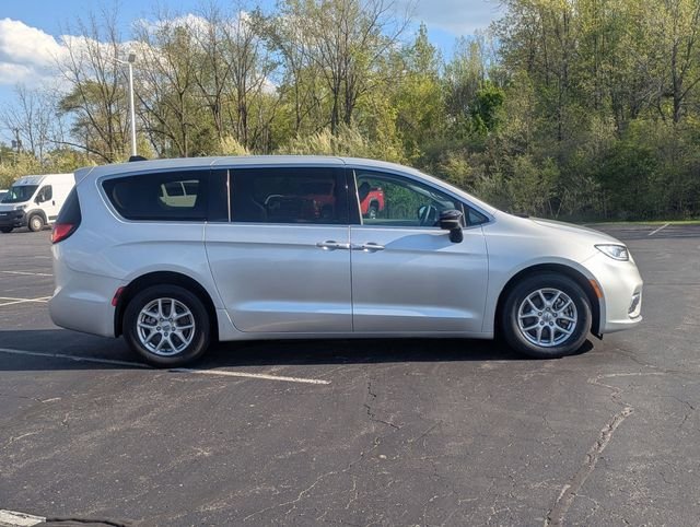 Used 2024 Silver Mist Clearcoat Chrysler Touring L image 5