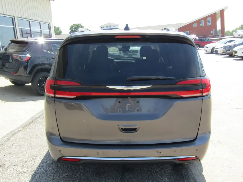 Used 2021 Gray Chrysler Touring L image 4