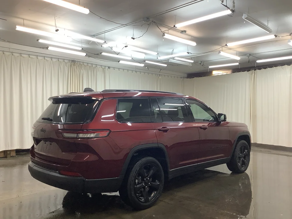 Certified Used 2023 Velvet Red Pearlcoat Jeep Altitude image 6