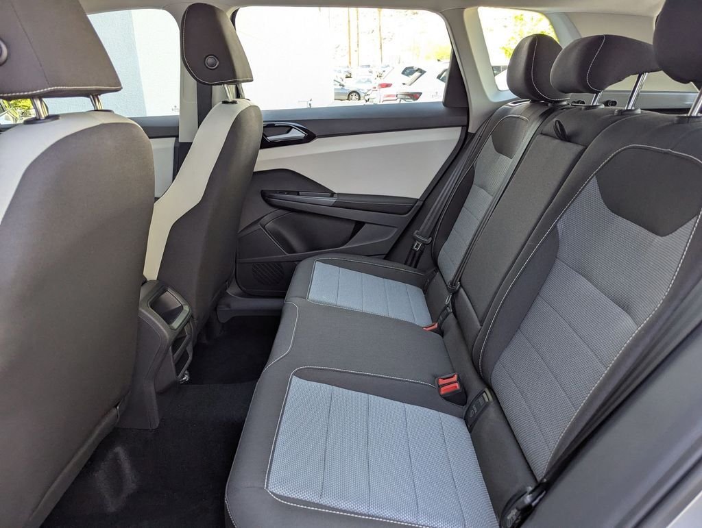 2025 Volkswagen Taos S - Photo 17