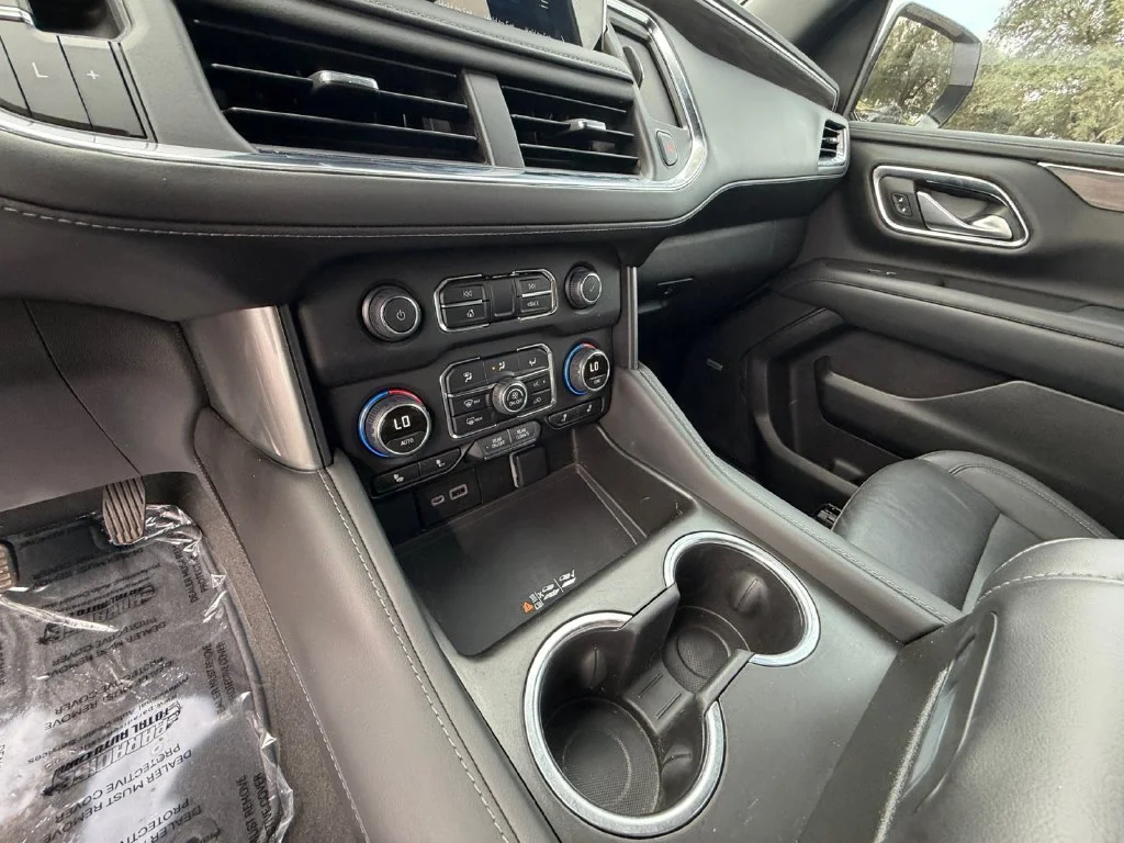 Used 2022 White Chevrolet Z71 image 22