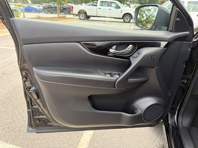 Used 2022 Black Nissan SL image 10