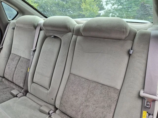 Used 2005 Silver Chevrolet Base image 27