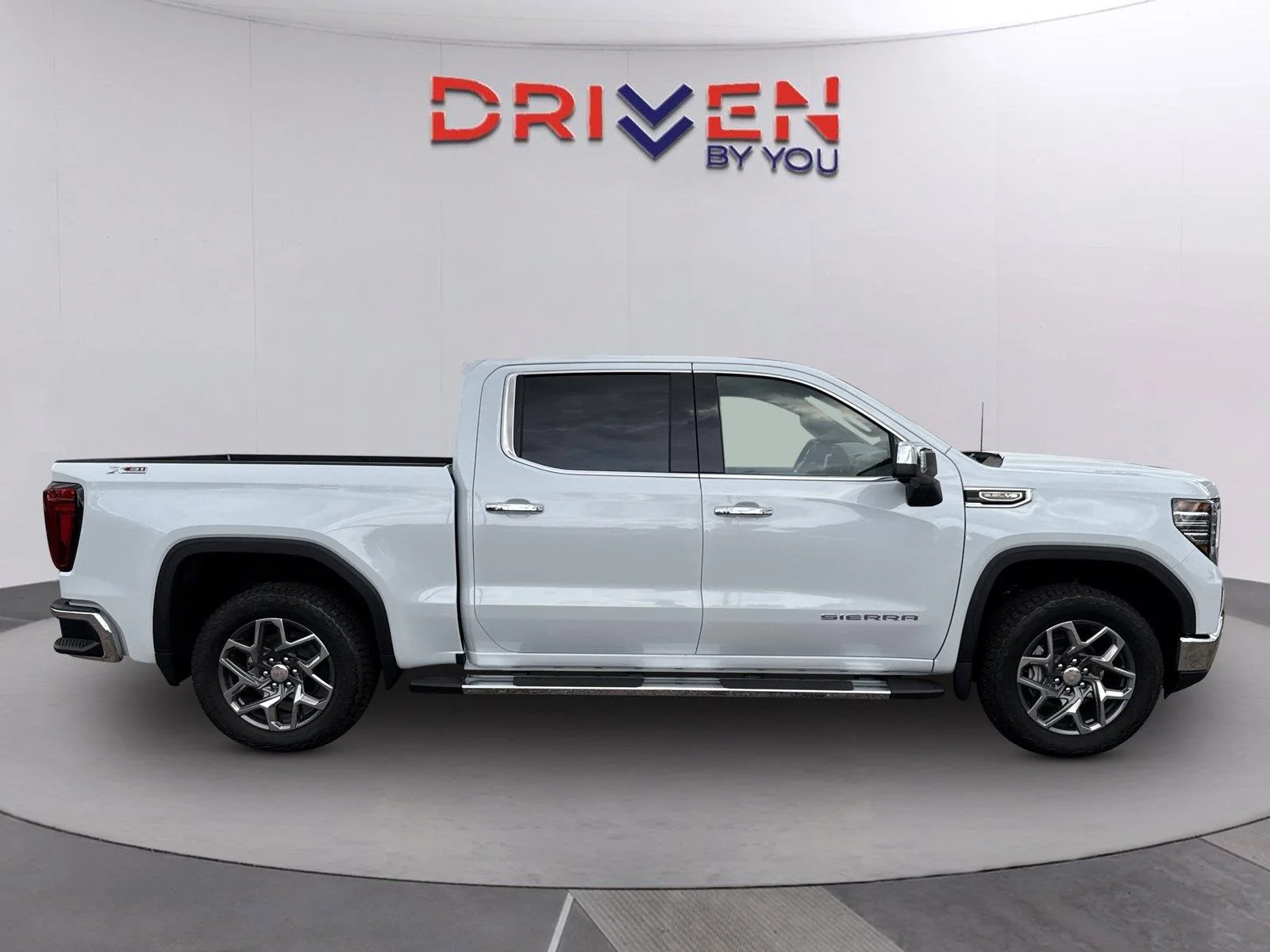New 2026 Glacier White Tricoat GMC SLT image 3