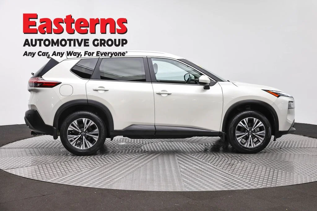 Used 2023 White Nissan SV image 4