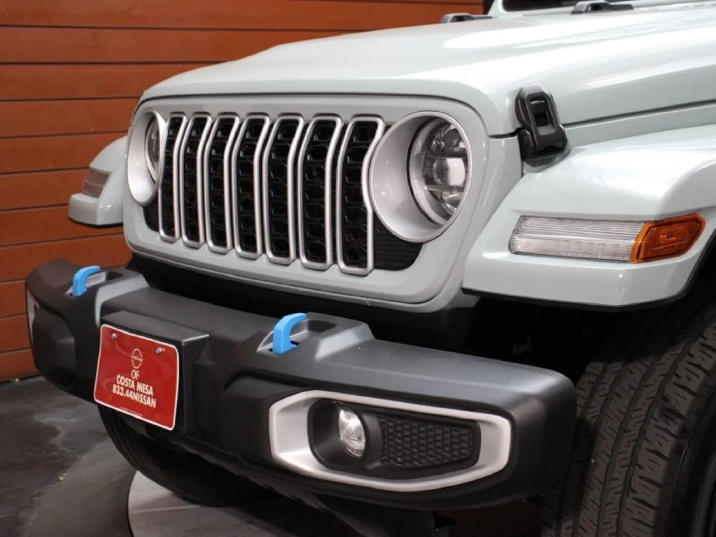 Used 2024 Earl Clearcoat Jeep Sahara 4xe image 27