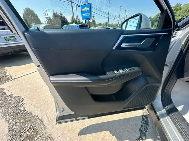 Used 2024 Silver Mitsubishi SE image 24