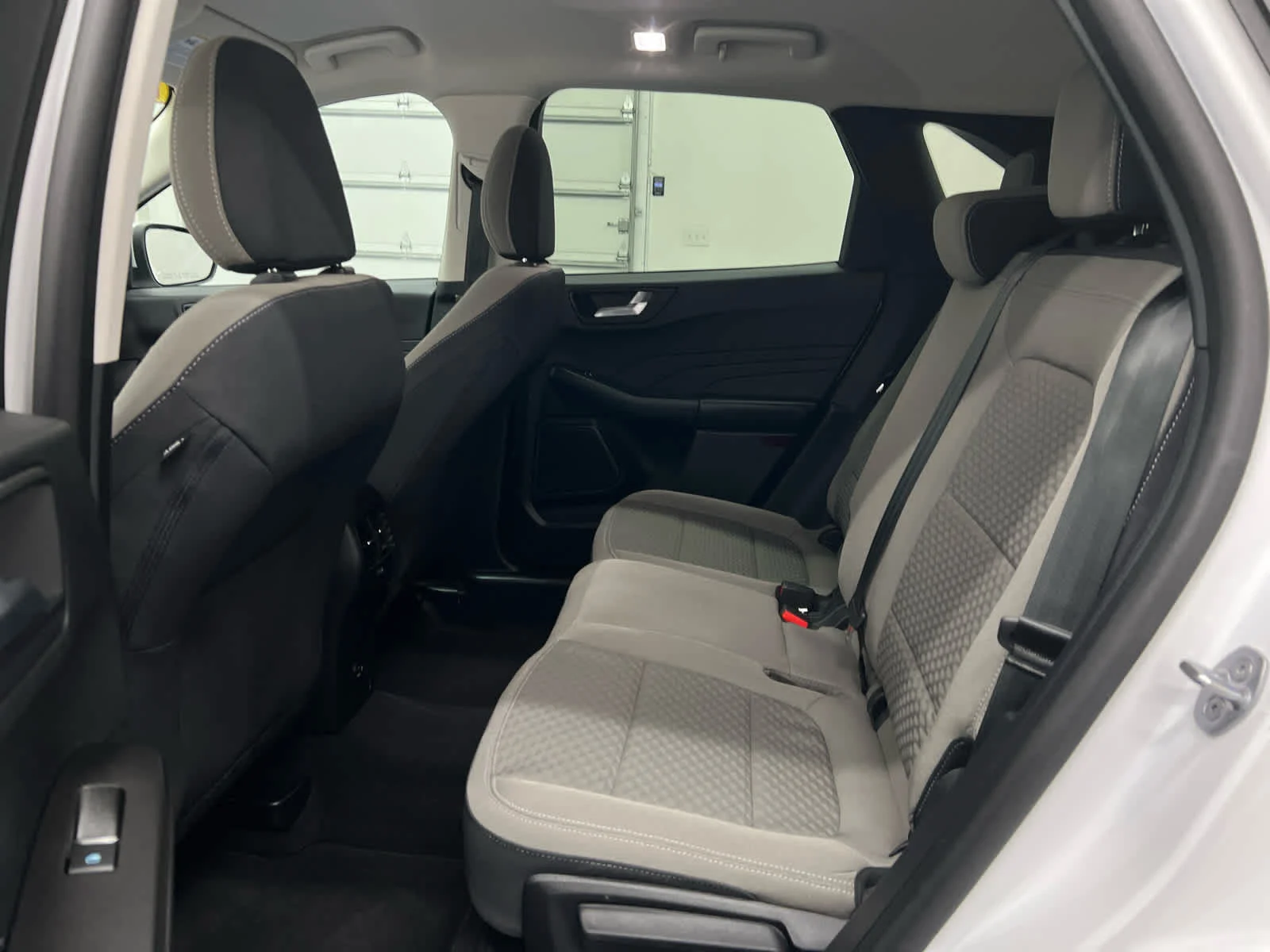 Used 2021 Oxford White Ford SE image 22