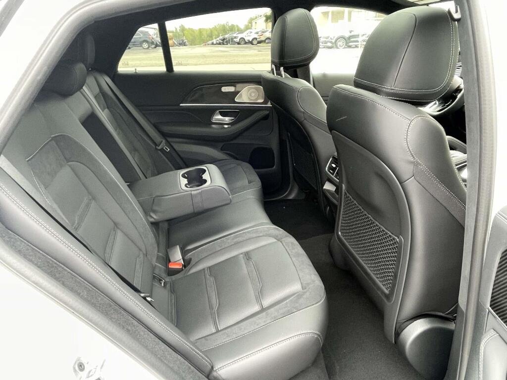 New 2026 MANUFAKTUR Moonlight White Metallic Mercedes-Benz AMG® GLE 63 S image 22