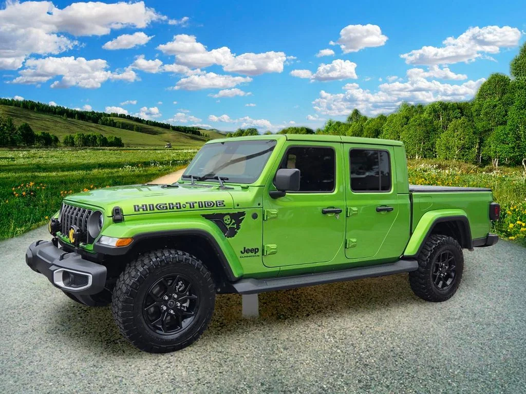 Certified Used 2025 Green Jeep High Tide image 2