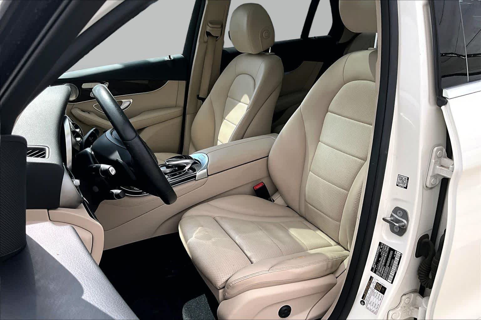 Pre-Owned 2017 Mercedes-Benz GLC 300
