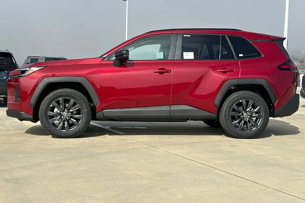 New 2026 Ruby Flare Pearl <sup>1</sup> Toyota  XLE Premium image 7