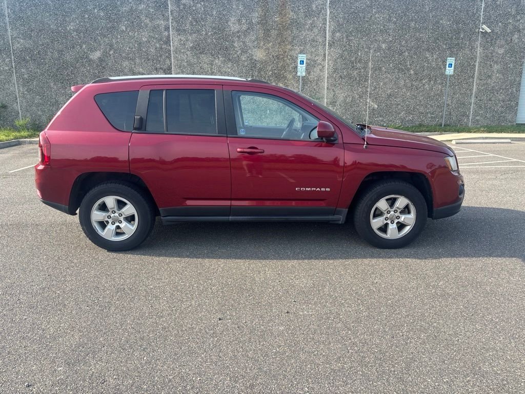 Used 2016 Red Jeep Latitude image 8
