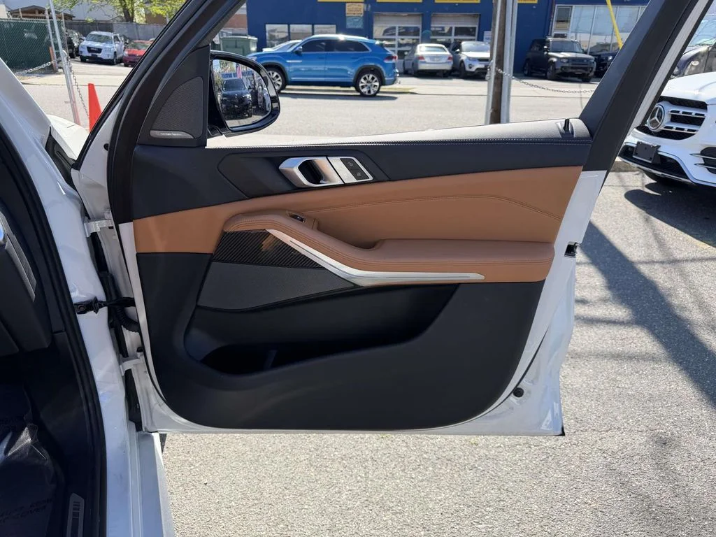 Used 2026 White BMW M60i image 14