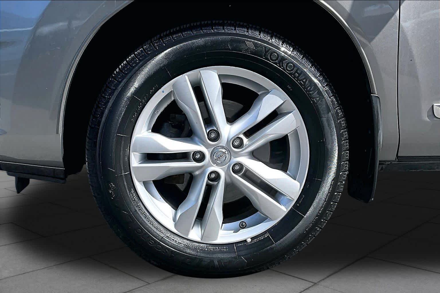 Used 2012 Platinum Graphite Nissan SV image 10