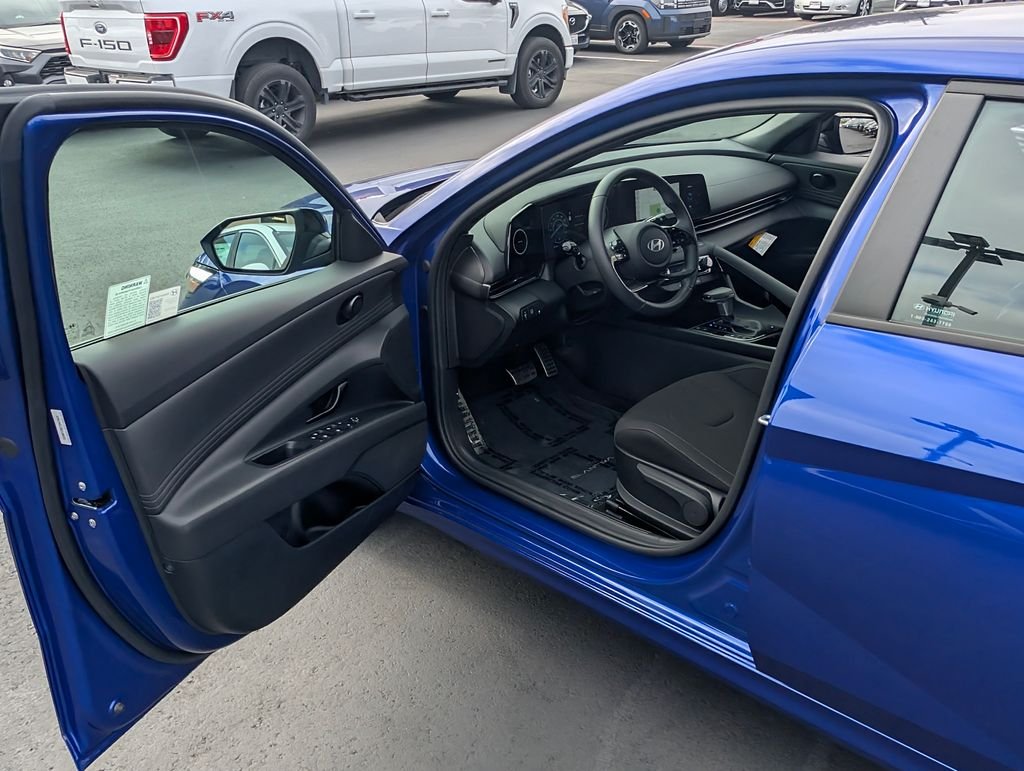 2025 Hyundai Elantra Blue - Photo 36