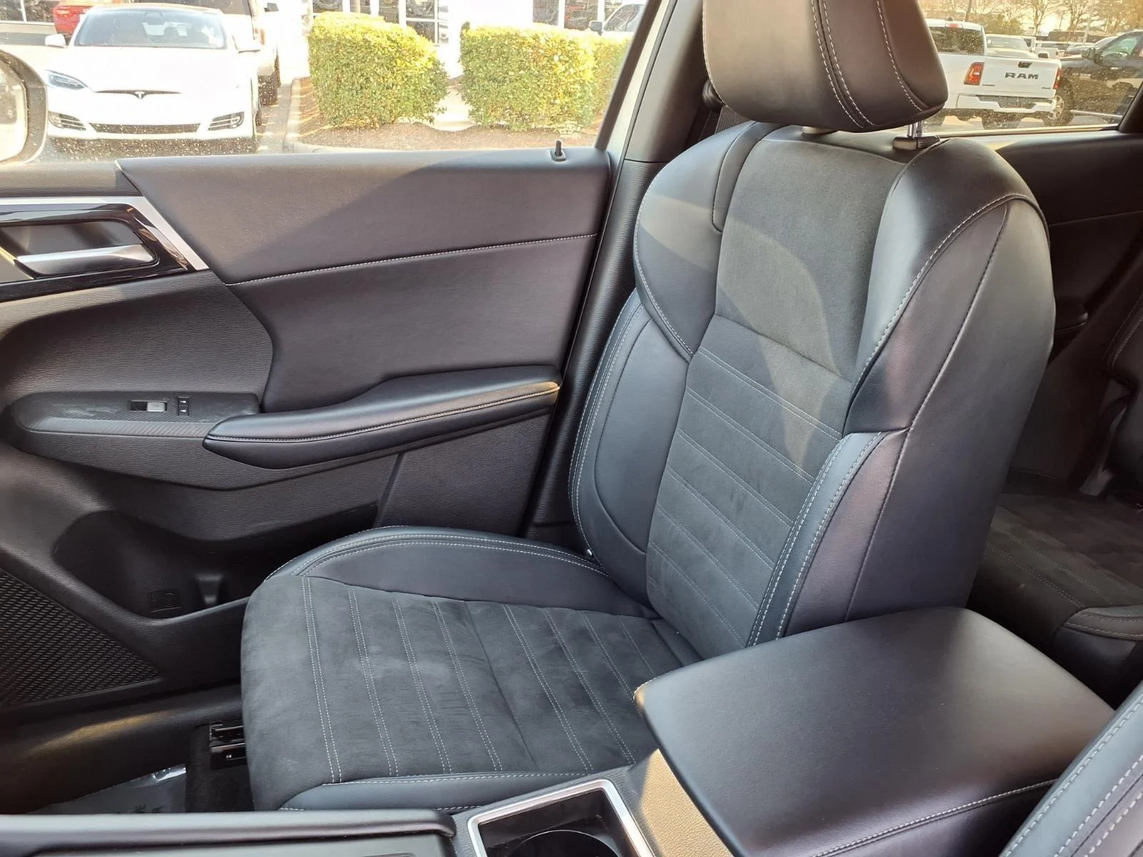 Used 2024  Mitsubishi SE image 20