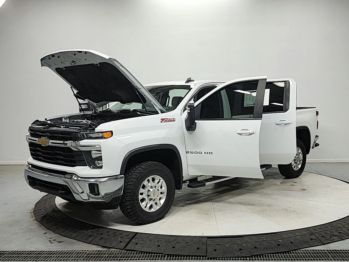 Used 2024 White Chevrolet LT image 11