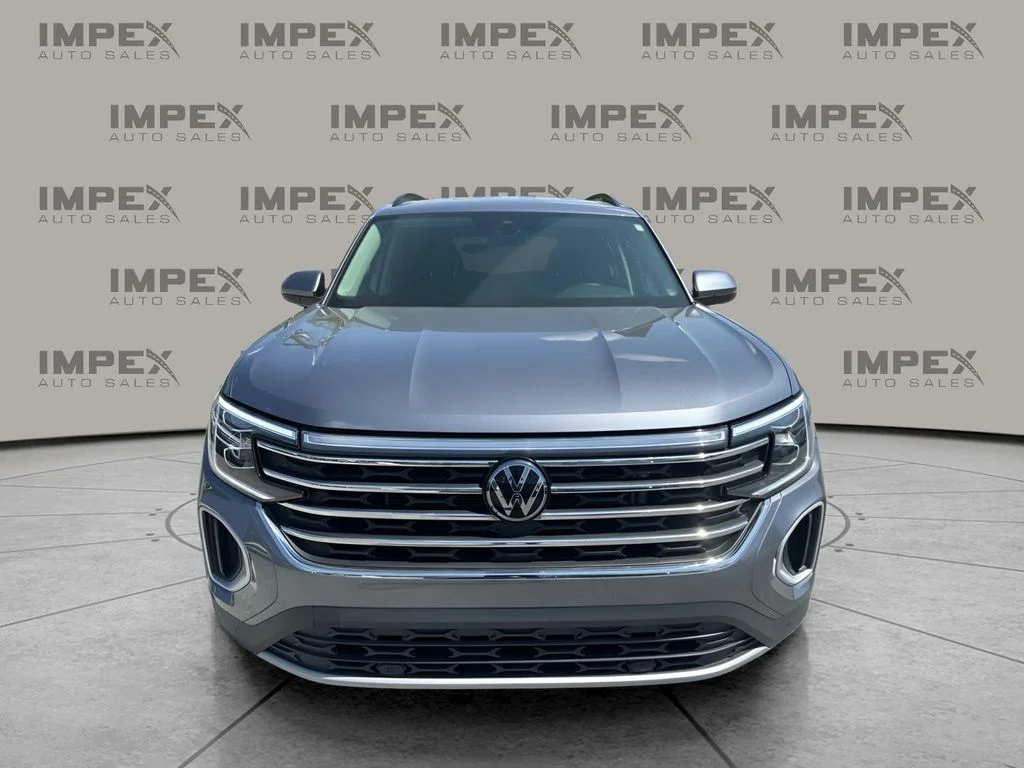 Used 2024 Gray Volkswagen 2.0T SE w/Technology image 9