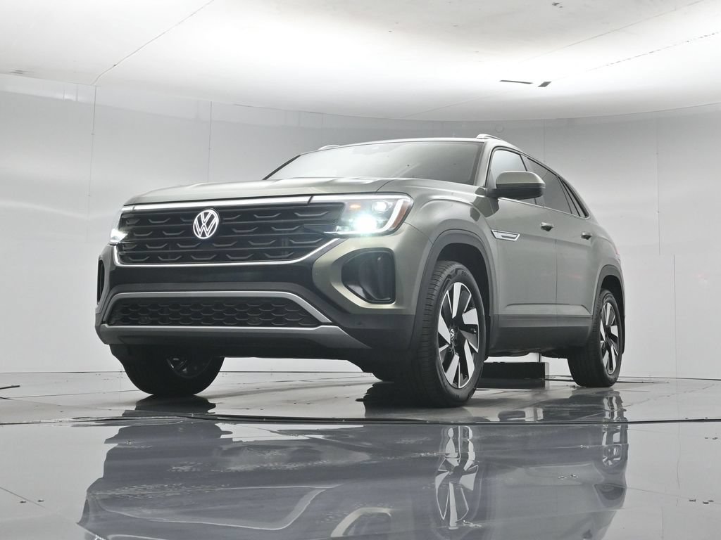 Used 2026 Green Volkswagen SE w/Technology image 48
