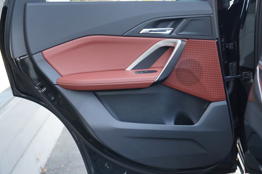 New 2027 Black Sapphire Metallic BMW xDrive28i image 30