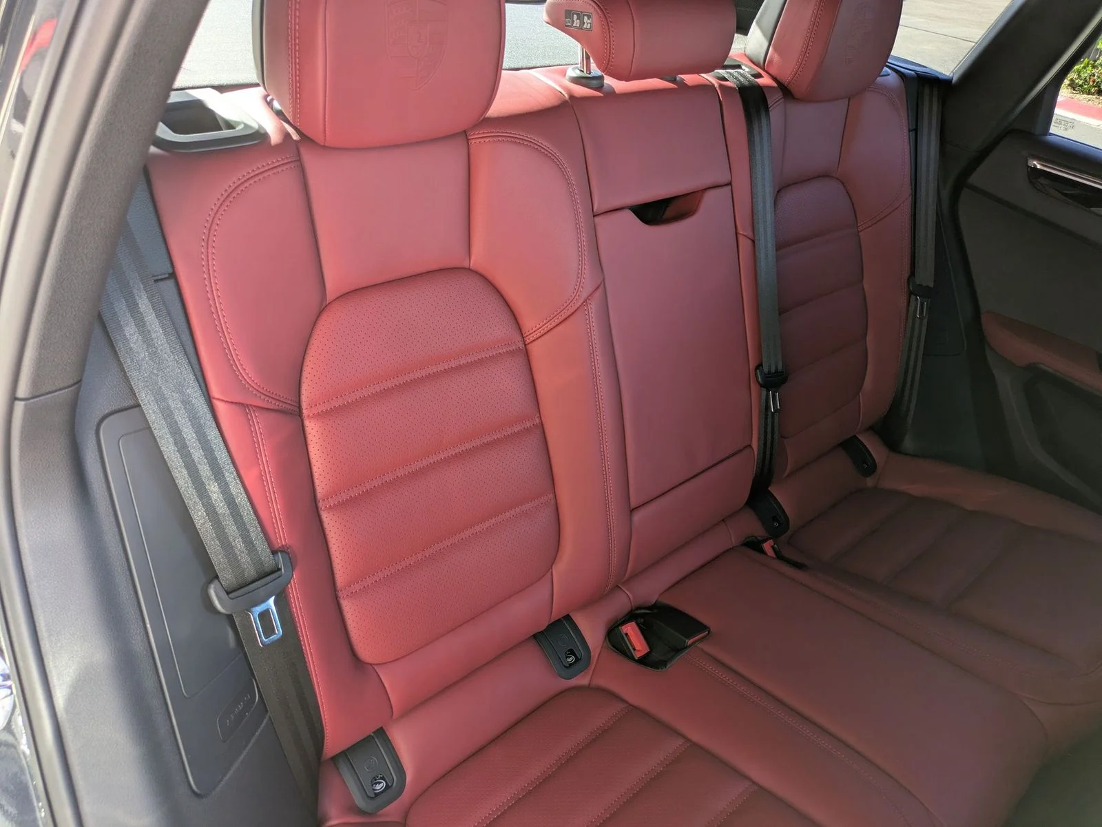 2026 Porsche Macan T - Photo 25