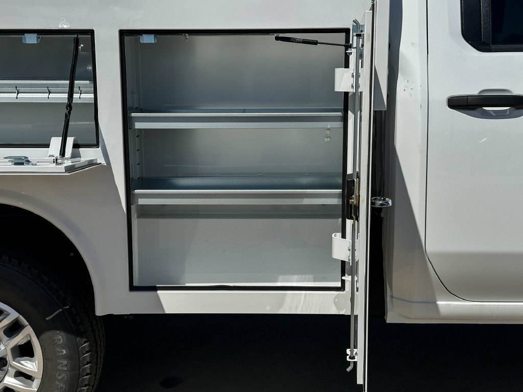 New 2026 Summit White Chevrolet WT image 6