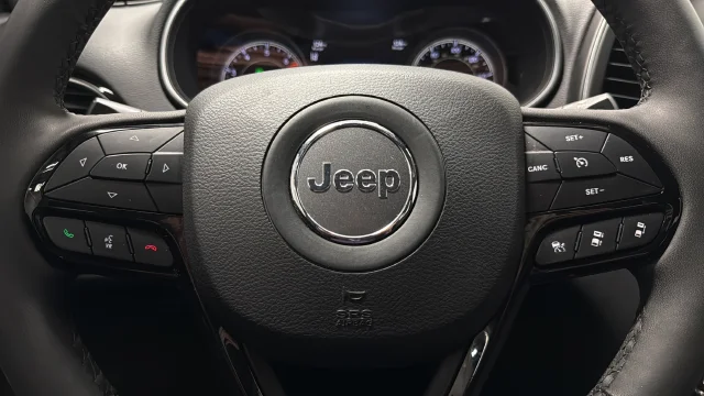 Used 2023 Diamond Black Jeep Altitude image 17