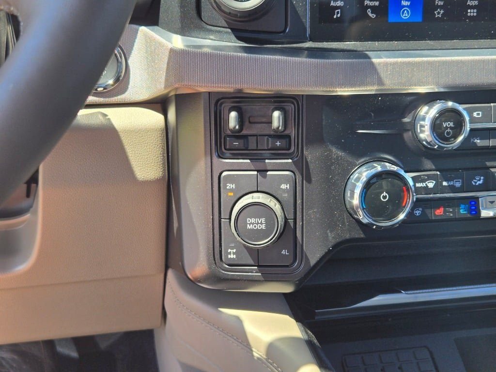 New 2026 Star White Metallic Tri-Coat Ford F-250® Platinum® image 32